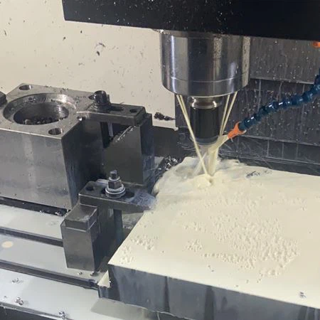 Kakšne so prednosti CNC strojnih orodij v primerjavi s tradicionalnimi stroji?